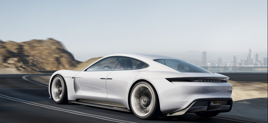 Porsche nechce autonómne autá: iPhone nepatrí na cesty