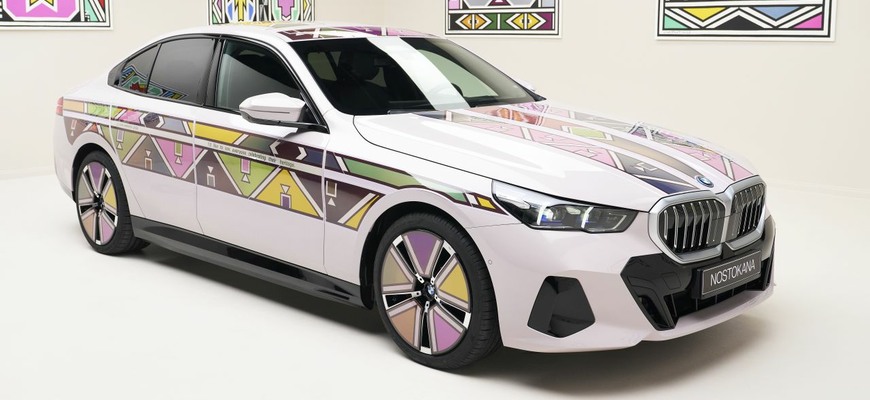 Art Car či technológia na dokonalú reklamu? BMW i5 Flow Nostokana je ako chameleón