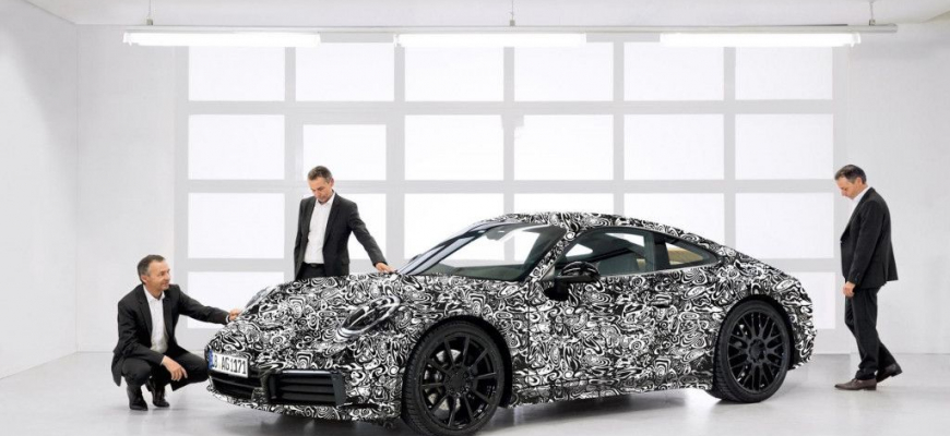 Porsche 911 nebude plne elektrické. A čo Cayman?