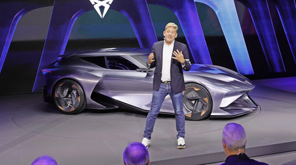 ŠÉF SEATU A CUPRY PO NECELÝCH PIATICH ROKOCH NÁHLE SKONČIL, STAL SA NEPOHODLNÝM?
