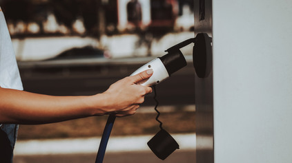 ZMENIL NÁZOR NA ELEKTROMOBILY, INÚ MOŽNOSŤ NEMÁME! INAK BUDE SLOVENSKO VO VEĽKOM TRPIEŤ