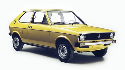VOLKSWAGEN POLO MÁ 50 ROKOV, UŽ VTEDY MAL SÚRODENCA U ZAČÍNAJÚCEJ LUXUSNEJ KONCERNOVEJ ZNAČKY