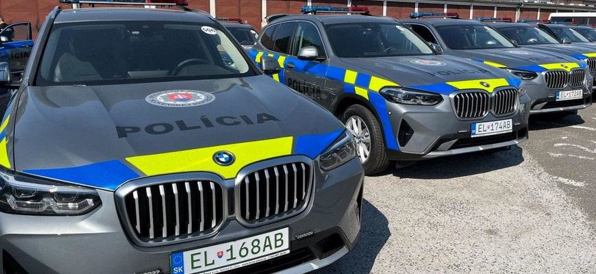 Polícia nakúpila 31 nových plug-in hybridných BMW X3 xDrive30e. Zverejnila aj cenu za každý kus