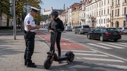 ZÁKAZ ELEKTROKOLOBEŽIEK NAD 25 KM/H: PRÍDETE O PAPIERE A ZAPLATÍTE MASTNÚ POKUTU