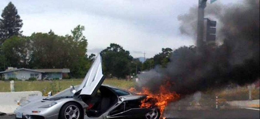 McLaren F1 v plameňoch