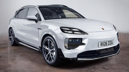 Nová vlajková loď Porsche bude väčšia ako Cayenne, má konkurovať elektrickému BMW iX