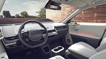 HYUNDAI IONIQ 5 PRICHÁDZA S NOVÝM VNÚTORNÝM DIGITÁLNYM ZRKADLOM