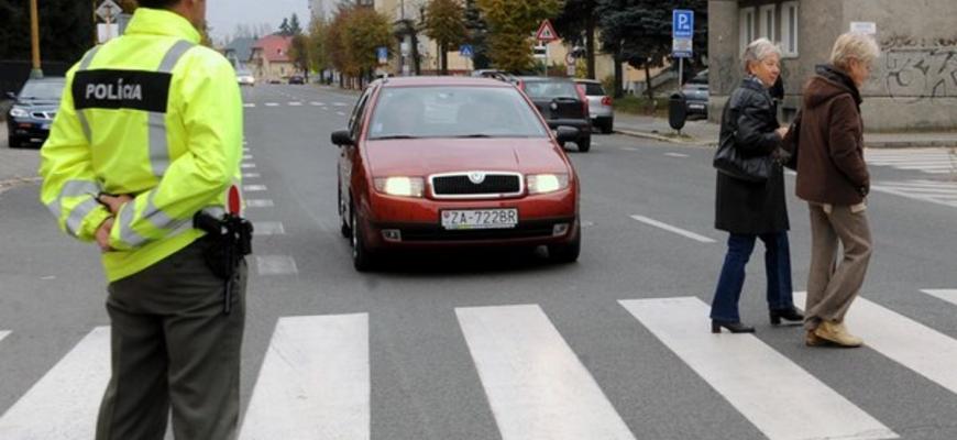 Dôchodcovia v Senici dávajú pozor na deti na priechodoch už 12 rokov