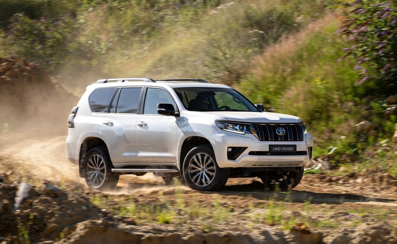 Toyota Land Cruiser 2020 dostala silnejší motor a čierne