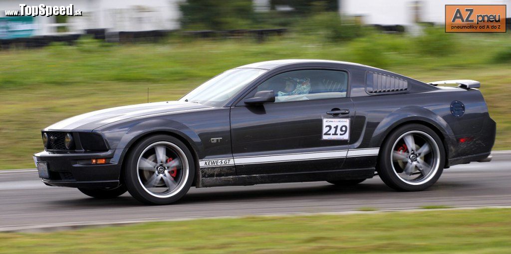 Mišo KANTOR na Forde Mustang bol jedným z tých, ktorí v Púchove s AutoSlalomom stratili panenstvo.