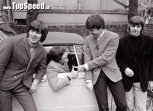 The Beatles pri kabriolete Johna Lennona 1965