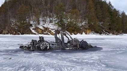 Zhorený elektromobil Tesla Model X na zamrznutom jazere bol podvod