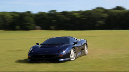 TOTO NEUVIDÍTE KAŽDÝ DEŇ, JAGUAR XJ220 BLBNE NA FARME