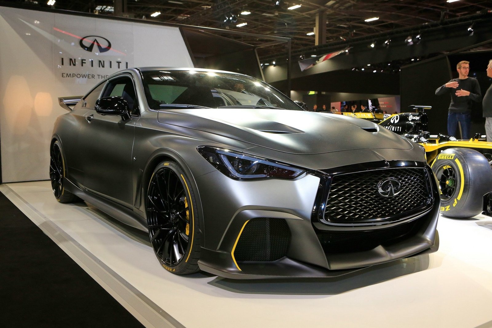 Infiniti Project Black S s technikou z F1