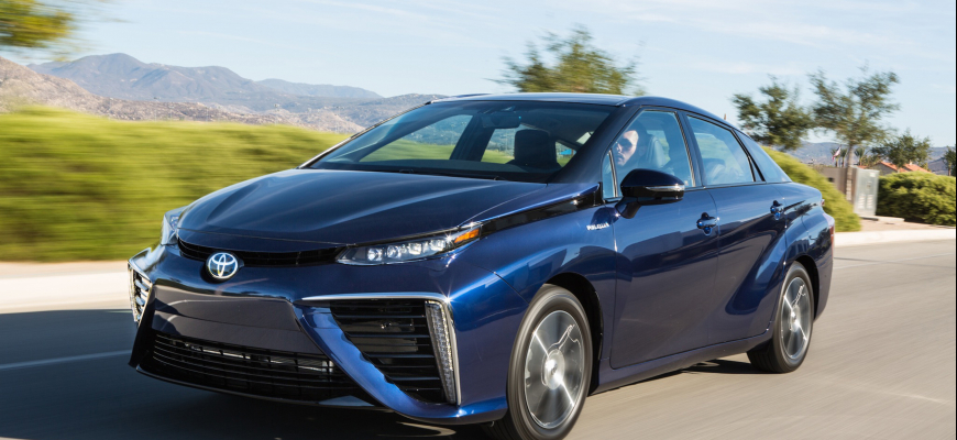 Toyota Mirai je vraj najprevratnejšie auto desaťročia