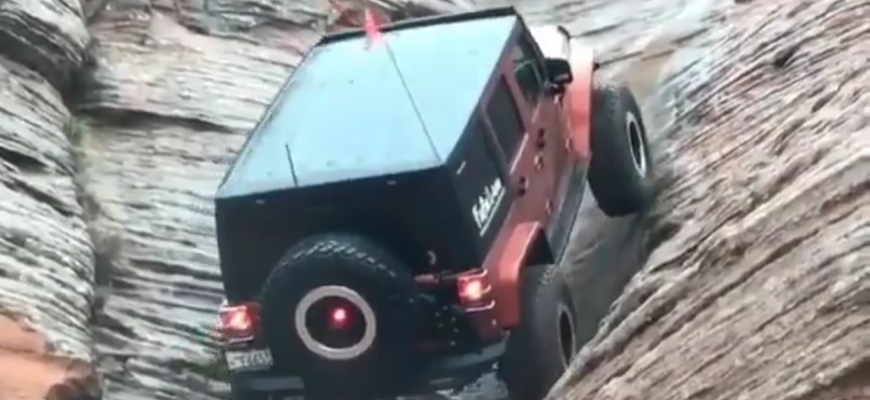 Dokáže prekonať Jeep Wrangler takmer vertikálnu prekážku? Pozrite sa!