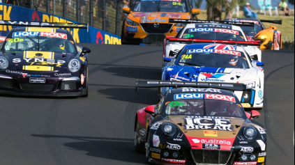 12 hodín nabitých akciou! To je Bathurst 12H 2017