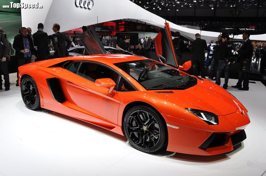 Lamborghini Aventador LP700-4 - prvé minúty po premiére Ženeva 2011