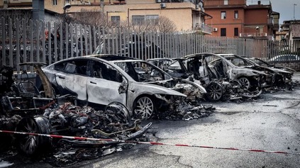SEDEMNÁSŤ TESIEL ZNIČENÝCH POŽIAROM V RÍME, ELON MUSK HOVORÍ O TERORIZME