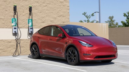 Stúpa dopyt po EV a PHEV autách. Môžu za to drahé palivá a neistá budúcnosť