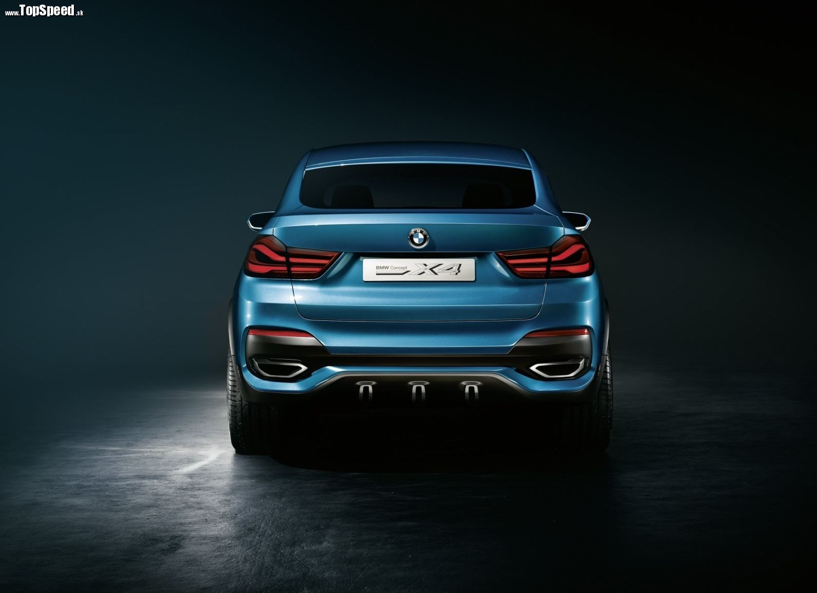 Zozadu je to nezameniteľné BMW. X4 Concept v sebe spája prvky BMW X6 a BMW 3GT.