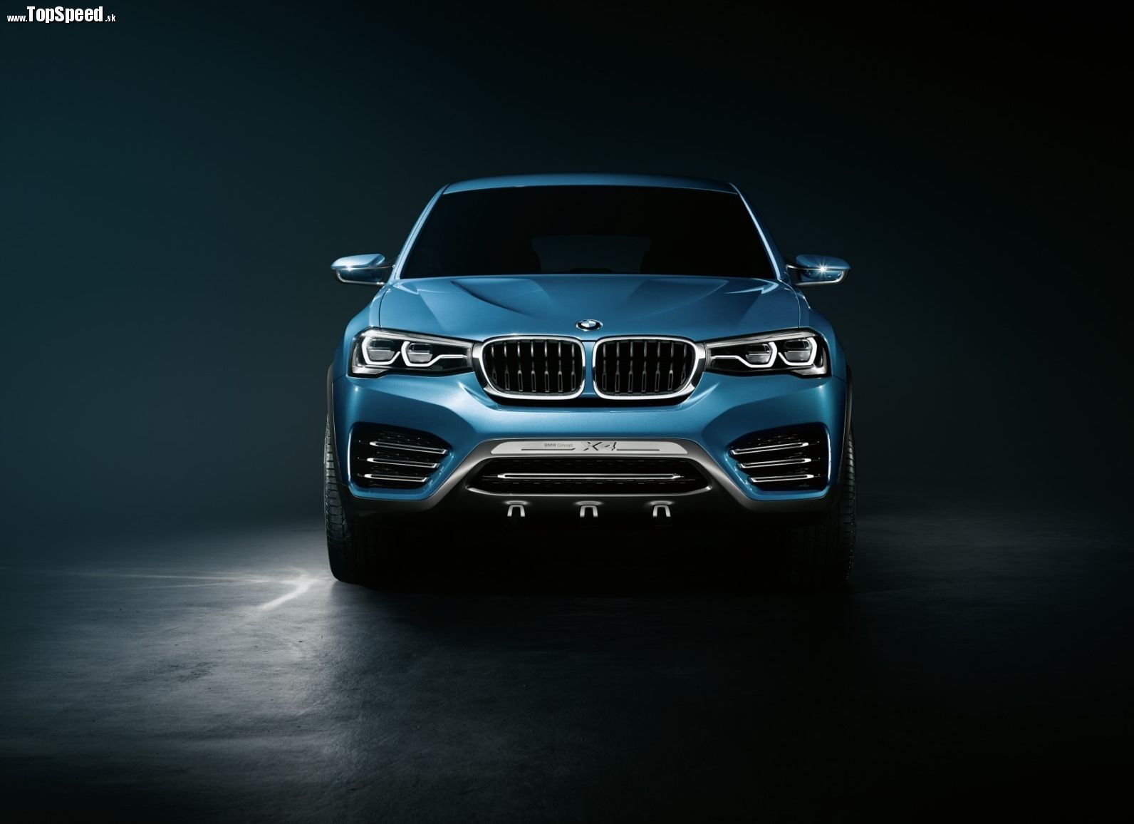 Prednej časti dominuje vzhľad predstavený na koncepte BMW 4 coupé concept. Je definitívny a na ľudí celkom iste zaberie.