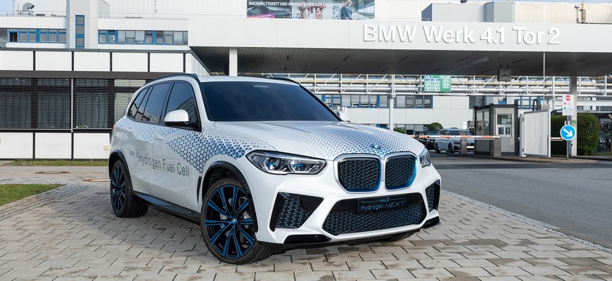 Sériové vodíkové BMW príde budúci rok, aj keď len v obmedzenom množstve