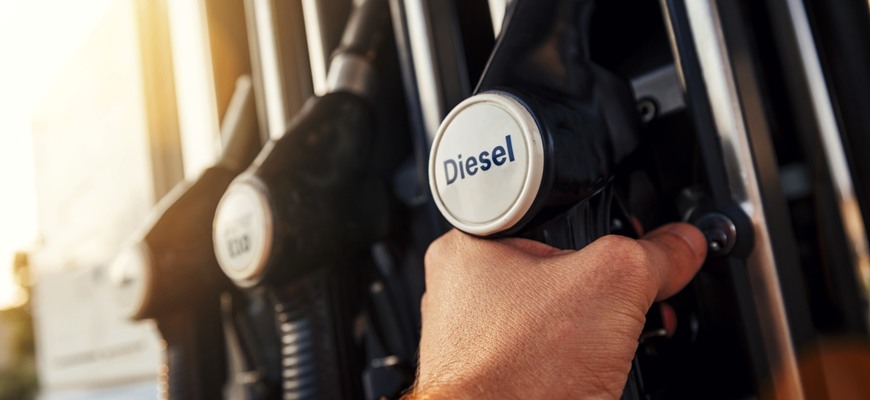 Ceny nafty sú vyššie než za benzín a dlho to tak ostane