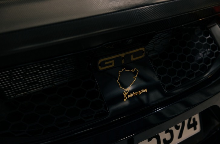 FORD MUSTANG GTD SA VRÁTIL DO ZELENÉHO PEKLA. SVOJ STARÝ ČAS PREKONAL O VIAC AKO 5 SEKÚND!