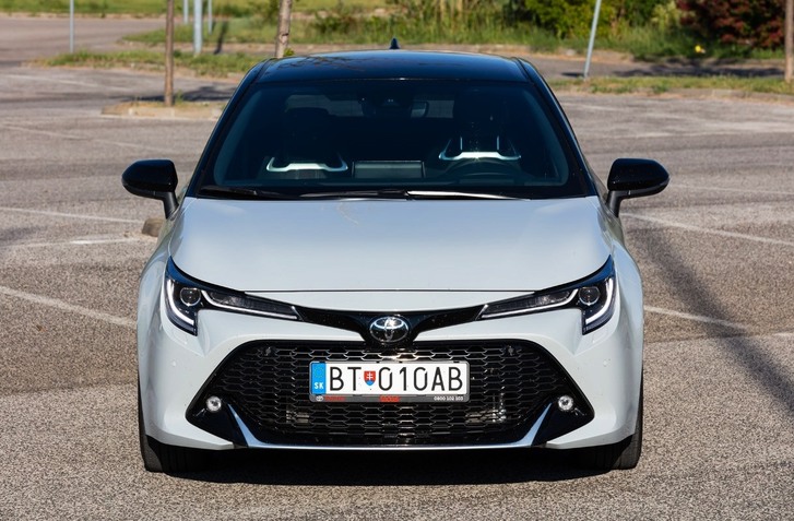 TEST TOYOTA COROLLA 2.0 HYBRID: ODPOVEDE NA OTÁZKY ČITATEĽOV