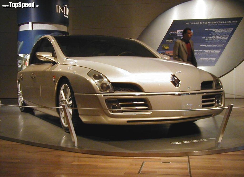 Renault predstavil v roku 1995 luxusný koncept Initiale. Vyzerá to tak, že z jeho dizajnu čerpal pri tvorbe typu Vel Satis.