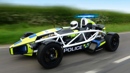 NAJBLÁZNIVEJŠIE POLICAJNÉ AUTO NA SVETE! - ARIEL ATOM 3,5 R