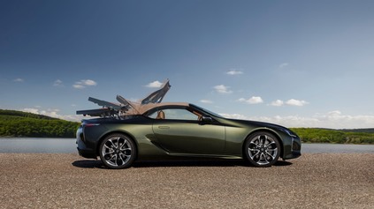 LEXUS LC 500 CABRIO MÁ PLÁTENÚ STRECHU, KTORÁ VYDRŽÍ VIAC NEŽ 18 TISÍC OTVORENÍ