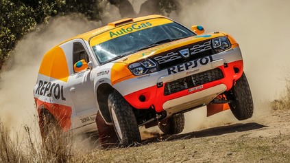 PREKVAPENIE DESAŤROČIA! DACIA IDE NA DAKAR. ZA JEJ VOLANT USADNE LEGENDÁRNY SÉBASTIEN LOEB