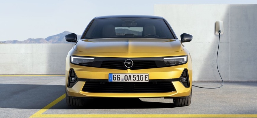 Nový Opel Astra potvrdil pri svetovej premiére stávku na elektrifikáciu