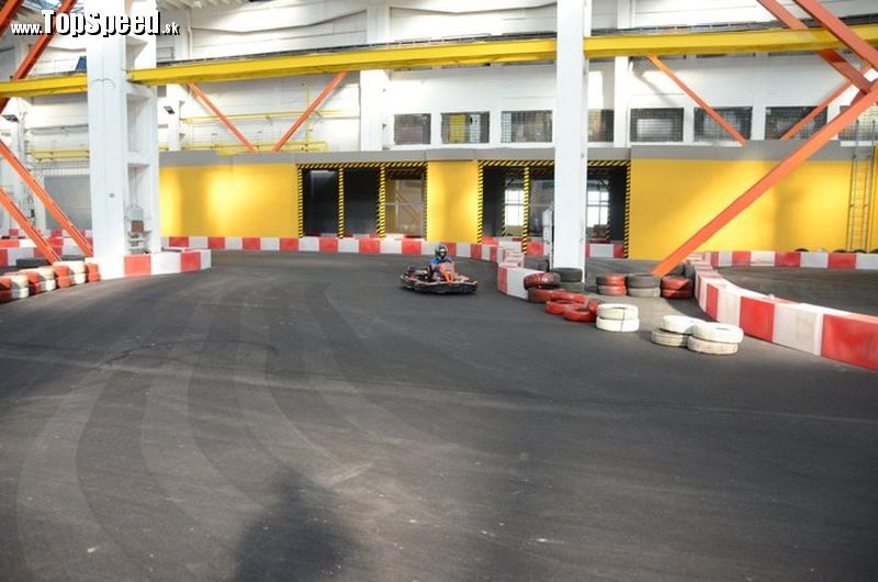 KartOne - vynovená hala, nový povrch, nová úroveň motokárovania v hale na Slovensku
