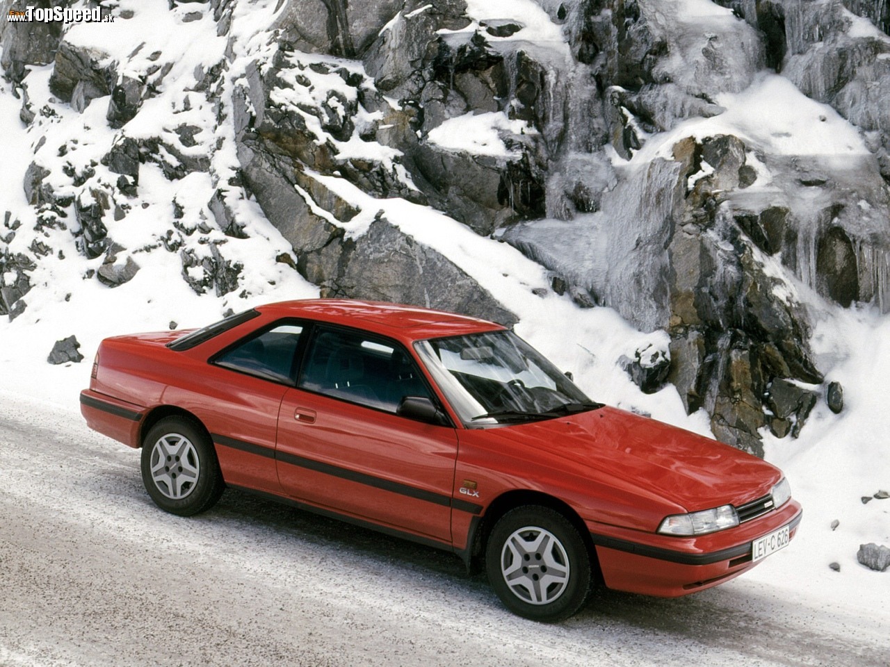 Takto vyzerá posledné kupé na báze šestkovej Mazdy. Mazda 626 coupé z konca 80. rokov.