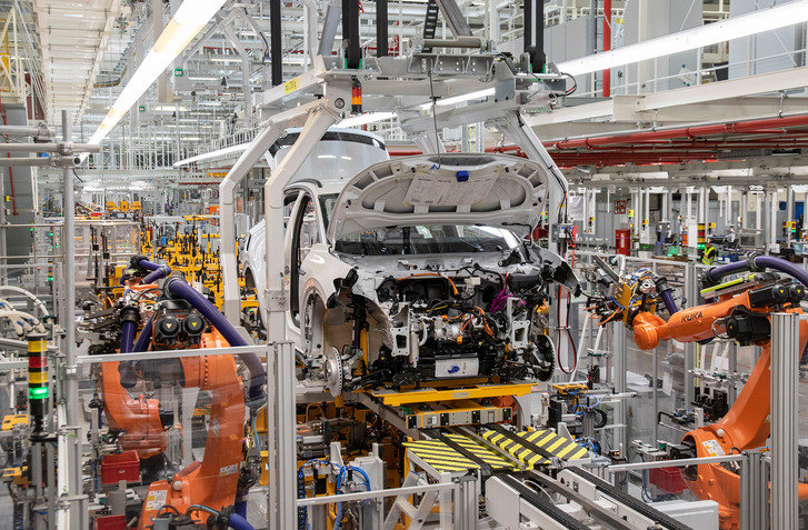 VEĽKÉ SLOVENSKÉ AUTOMOBILKY OBMEDZUJÚ VÝROBU, DÔVODOM SÚ OPÄŤ CHÝBAJÚCE ČIPY