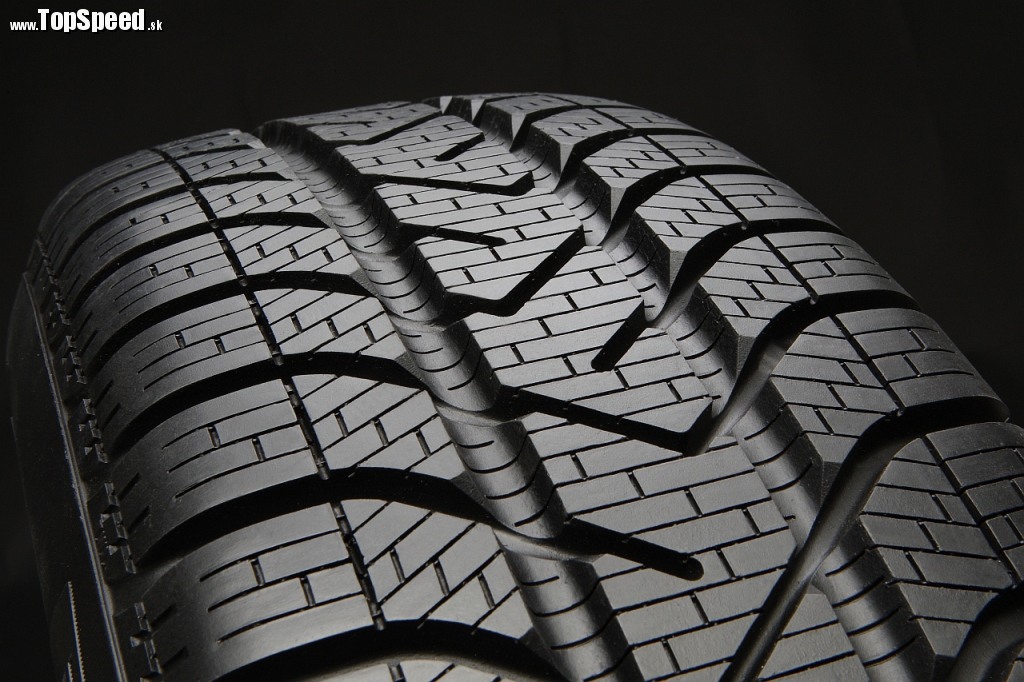 Špičkoví výrobcovia už roky ponúkajú vysokovýkonné (v zmysle - určené pre vysoké rýchlosti) zimné pneumatiky so športovým dezénom