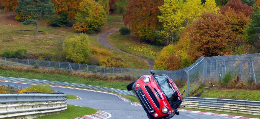 Číňan prešiel Nürburgring na dvoch kolesách a stanovil rekord!