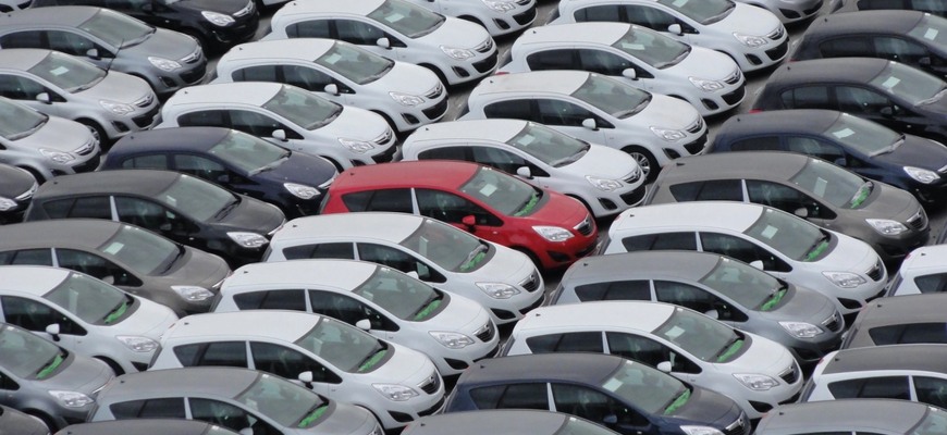 Farebnosť áut sa vytráca: Prečo všetky nové modely vyzerajú ako klony?