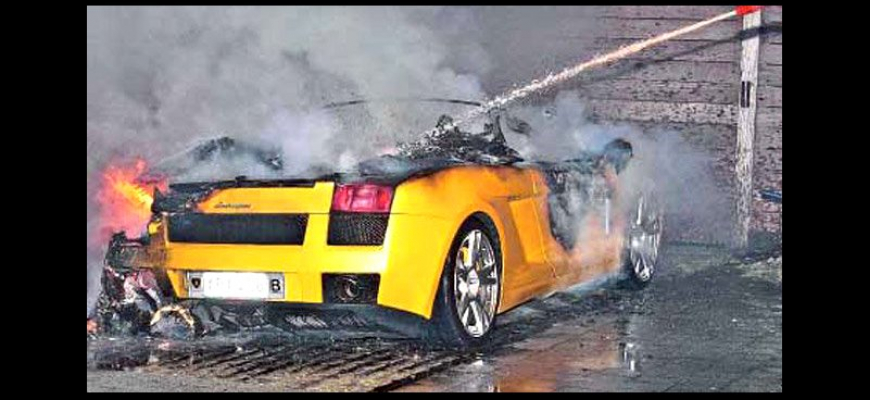 Lamborghini Gallaro Spyder zhorelo na popol