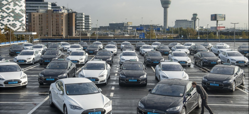 Peking chce kvôli smogu už len elektrické taxíky