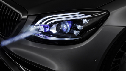 Nové digitálne svetlá Mercedes-Maybach vykreslia piktogramy