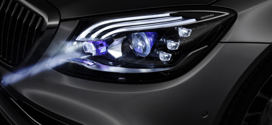 Nové digitálne svetlá Mercedes-Maybach vykreslia piktogramy