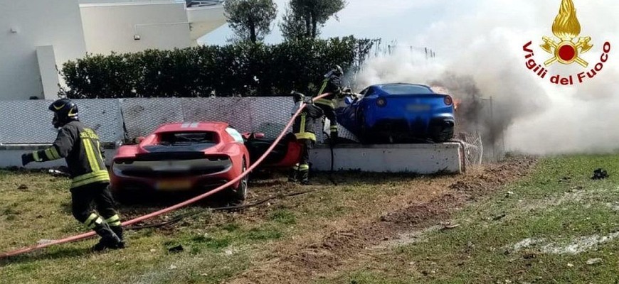 Pouličné preteky dvoch Ferrari ukončila hrozivá nehoda ako z filmu. Jedno z nich zhorelo do tla