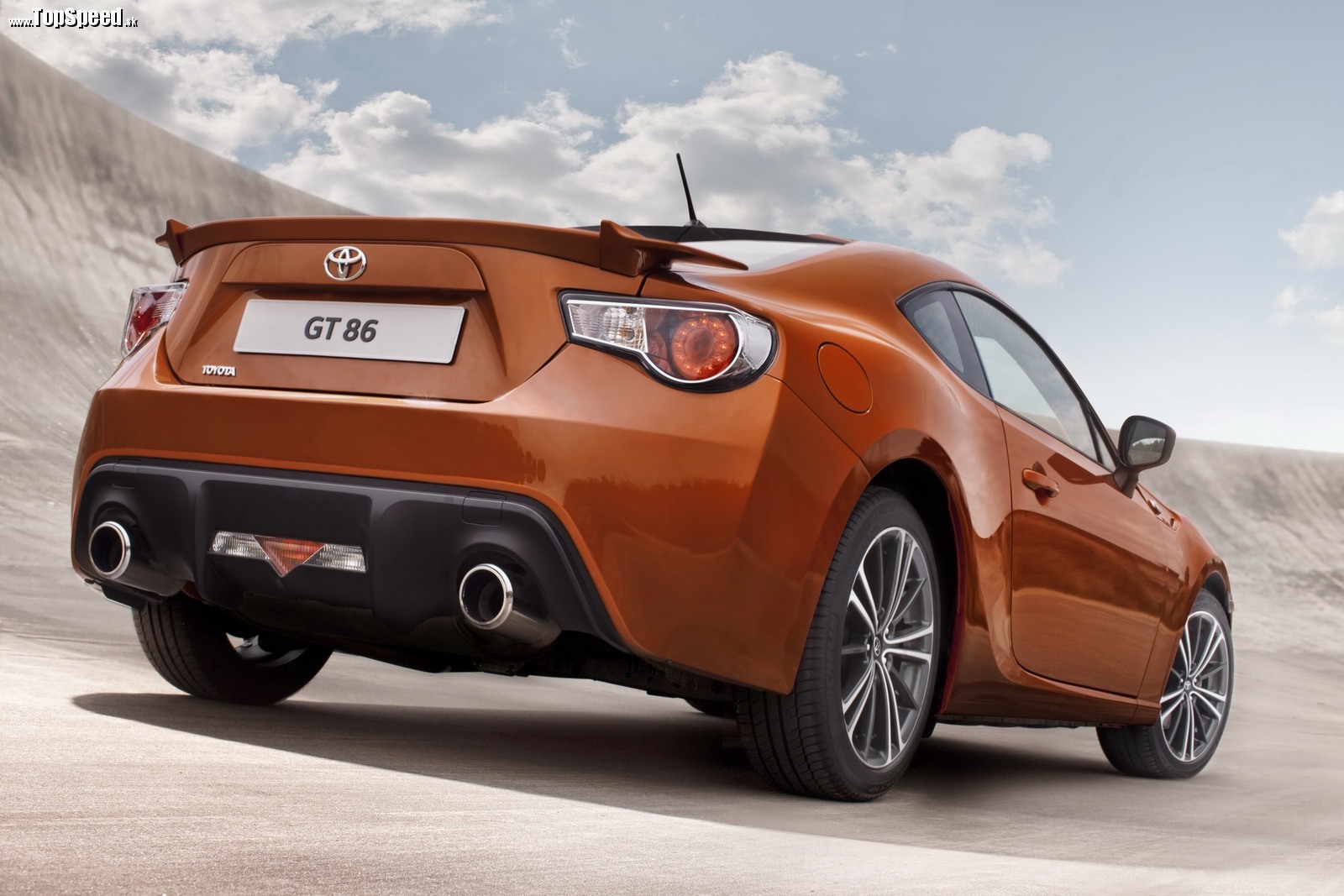 Druhé miesto patrí milovanej aj nenávidenej Toyota GT86 alias Subaru BRZ.