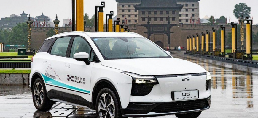 Čína zníži kvóty na povinné elektromobily, pomôže spaľovacím motorom