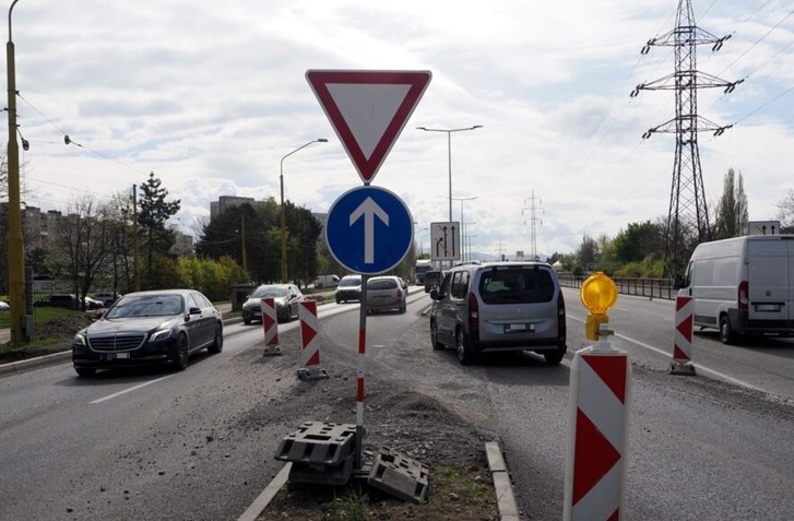 DÔLEŽITÁ CESTA V KOŠICIACH DLHO MEŠKÁ: ČO SA BUDE DIAŤ? DOPRAVNÉ ZNAČENIE BOLO VIACNÁSOBNE CHYBNÉ