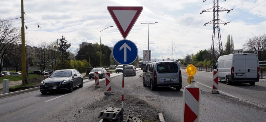 Dôležitá cesta v Košiciach dlho mešká: Čo sa bude diať? Dopravné značenie bolo viacnásobne chybné